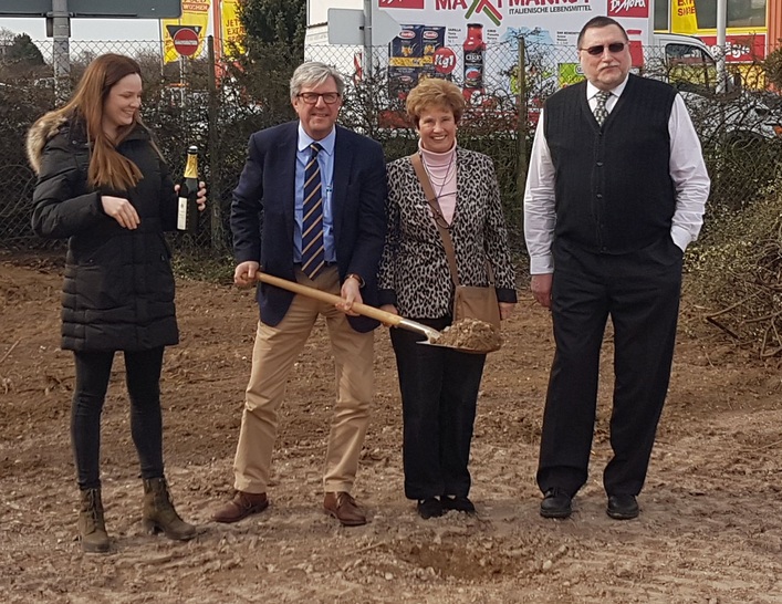 Spatenstich für neues Bürogebäude