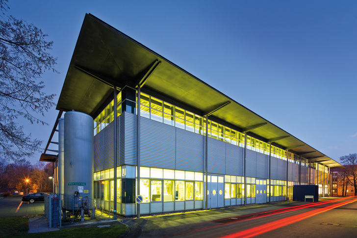 Kreatives Wärmepumpen-Konzept heizt und kühlt gleichzeitig