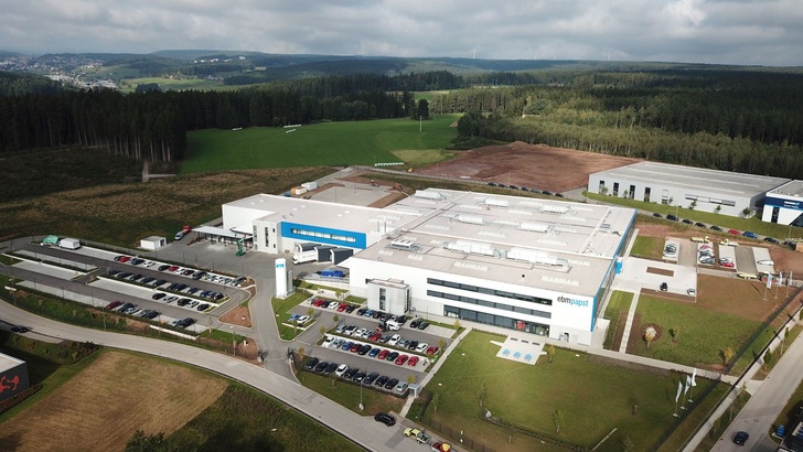 Mit der Werkserweiterung erhöht ebm-papst die notwendigen Produktionskapazitäten für seine Unternehmensbereiche Automobil und Antriebstechnik im Werk St. Georgen-Hagenmoos. - © ebm-papst

