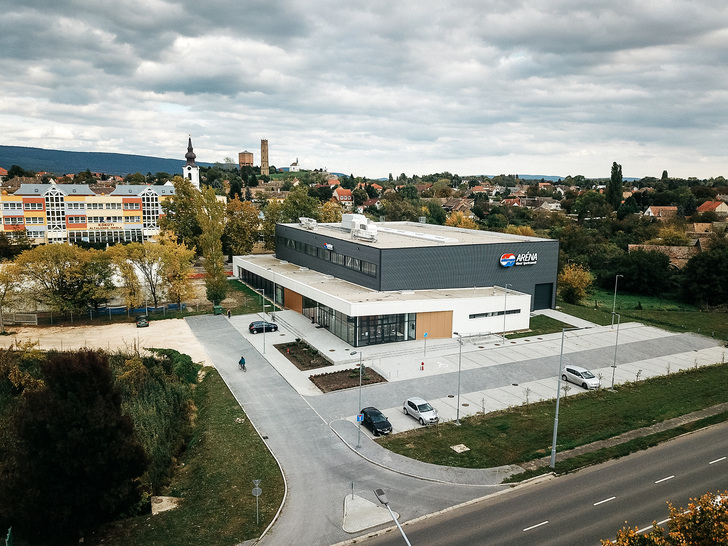 Güntner Namensgeber für die örtliche Sporthalle