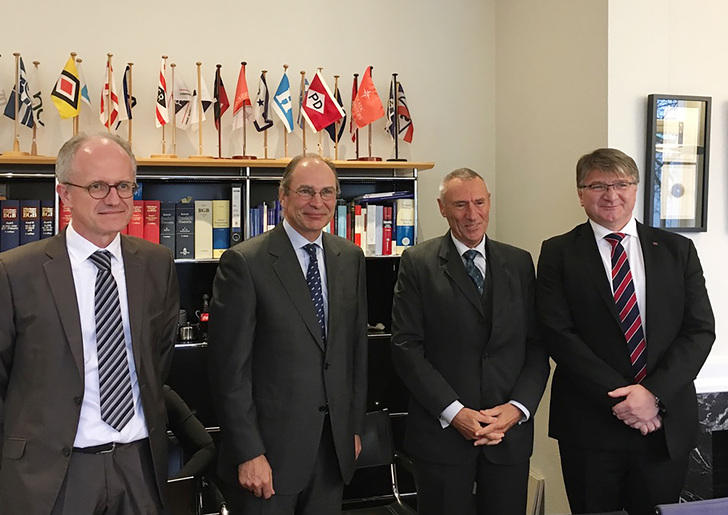 Blicken in eine gemeinsame Zukunft (v.l.): Philippe Le Berre, Jean-Pacal de Peretti (beide Engie Axima), Jan H. Wilhelm (HWW), Jürgen Matthes (Noske-Kaeser).