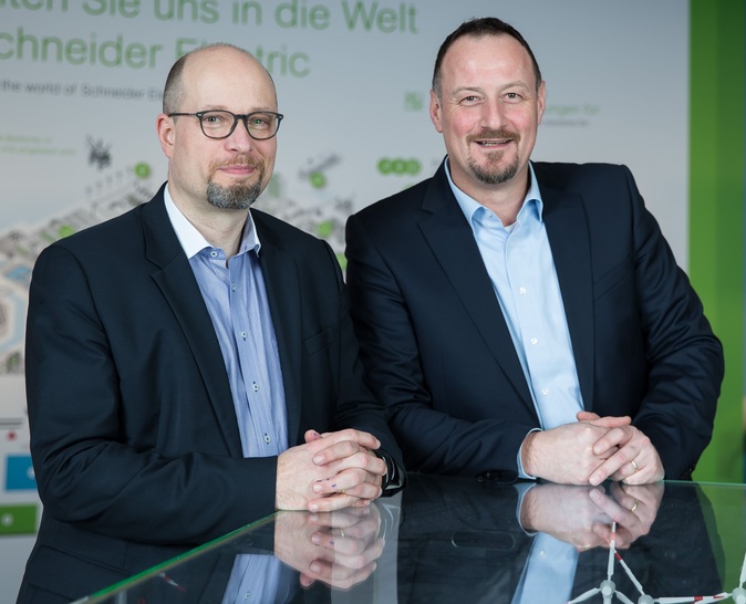 Markus Hettig (li.) und Udo Hoffmann (re.) bilden die neue Doppelspitze des Geschäftsbereichs Building. - © Schneider Electric
