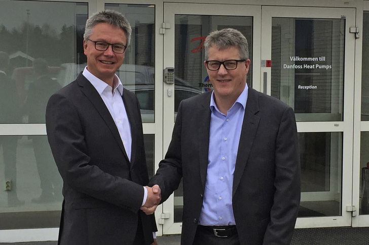 Dr. Kai Schiefelbein (links), Geschäftsführer Stiebel Eltron-Gruppe, und Troels H. Petersen, Head of Corporate Strategy, Danfoss A/S.