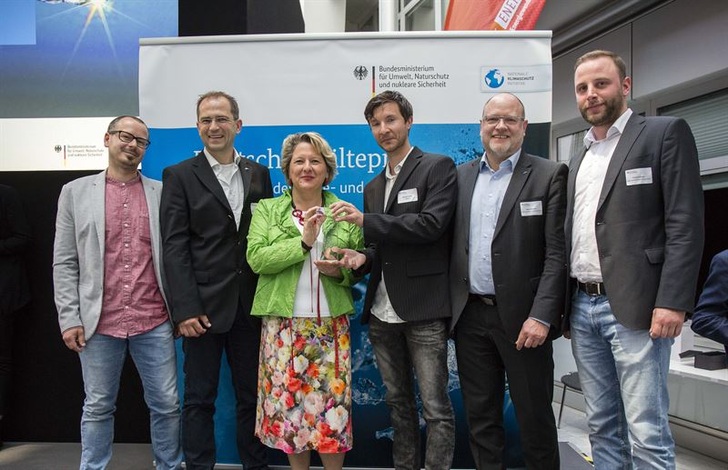 Vertreter von e-design, Daikin und Hörburger mit Bundesumweltministerin Svenja Schulze bei der Verleihung des Deutschen Kältepreises 2018.