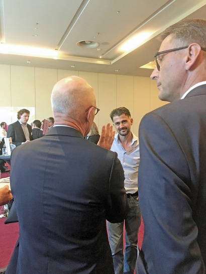 Dr. Thomas Schräder, Geschäftsführer des Fachverbandes Allgemeine Lufttechnik im VDMA, im Gespräch mit Murat Durmus, Aisoma AG.