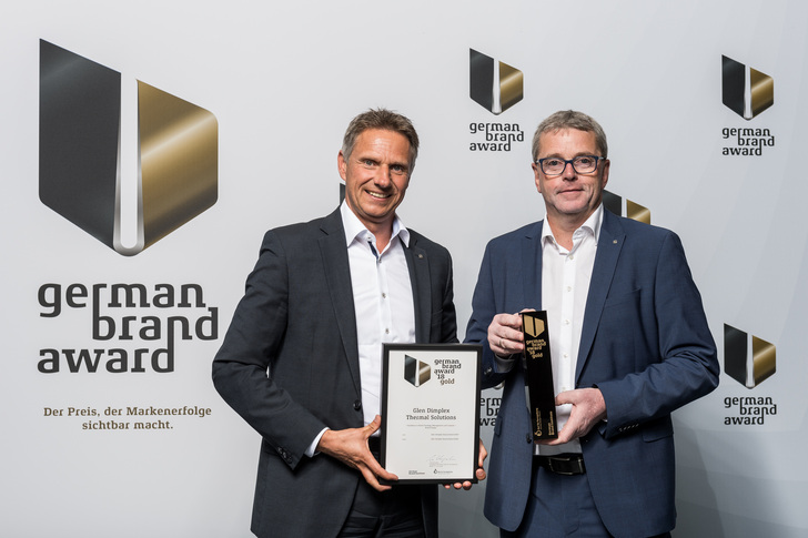 CEO, Jochen Engelke (links) und CMO, Henrik Rutenbeck (rechts), bei der Verleihung des German Brand Award 2018 in Gold für das Markendesign von Glen Dimplex Thermal Solutions.