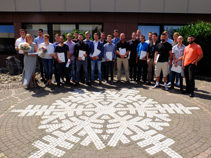 Zwei Mechatronikerinnen für Kältetechnik waren in diesem Jahr unter den 34 Auszubildenden, die in Maintal feierlich freigesprochen wurden.