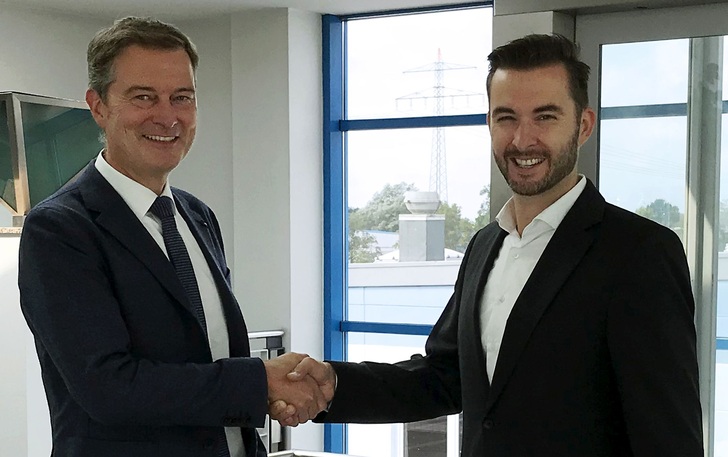 Lars Platzhoff (l.), Geschäftsführer bei der Pfannenberg Europe GmbH, mit Lars Strempel (r.), neuer Director Marketing EMEA