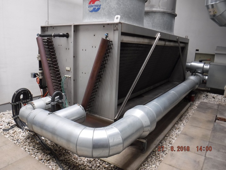 Kleinere Verdunstungskühlanlage mit 800 kW