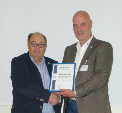 Goldene Ehrennadel für LIM Reiner Bertuleit