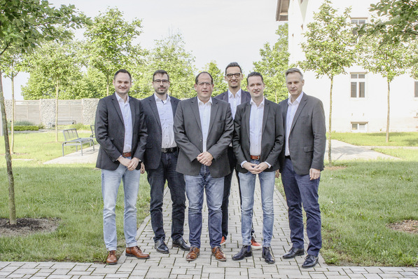 Das neue Vertriebsleitungsteam setzt sich zusammen aus (v.l.n.r.) Olaf Kurek (Regional­leiter Mitte/Süd-West), Benjamin Klasen (Bereichsleiter Vertriebsinnen- und Außendienst), Ulrich Lenz (Abteilungsleiter Außendienst), Daniel Weniger (Regionalleiter Ost), Jörg Tollhausen (Regionalleiter West/Nord) sowie Stefan Fischer (Geschäftsführer).