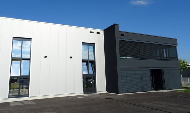 Kamptmann hat im Rahmen eines 6 Mio. Euro teuren Standortneubaus die Fertigungsfläche auf 3.500 m2 erweitert.