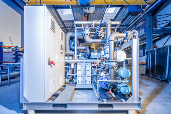 Auch und gerade mit alternativen Kältemitteln lässt sich eine hoch effiziente Kälteerzeugung für Prozesse der Kunststoffverarbeitung realisieren. 
Im Bild: Eine Propan-Kälteanlage.