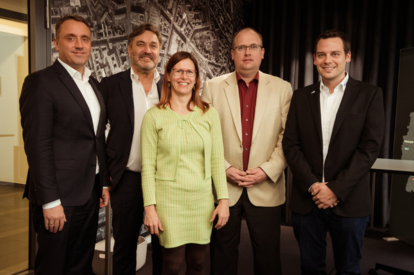 Der neue Vorstand des VfW v.l.n.r.: Till Reine (Leiter Public Affairs bei Velux Deutschland GmbH), Ralf Hengherr (Geschäftsführer VfW), Annett Wettig (Geschäftsführerin inVENTer GmbH), Carsten Dittmar (Vertriebsleiter Wohnungslüftung bei Systemair GmbH), Oliver Schmitz (Inhaber getAir GmbH).