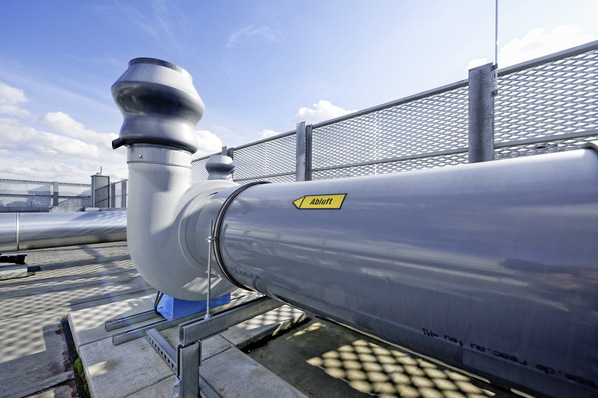 In größeren Objekten gehören raumlufttechnische Anlagen zum Standard. Das große Potenzial zur Kostensenkung bei den erforderlichen Brandschutzklappen wird in vielen Fällen jedoch übersehen.