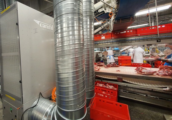 Im Tönnies-Hauptsitz im Bereich der Fleischzerlegung  ist der Luftreiniger CC 6000 ausgestattet mit Hochleistungsfiltern HEPA  H14 (entspricht dem Reinraum-Standard) erfolgreich im Einsatz.