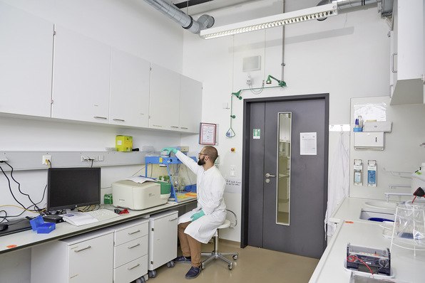 Ein hoher Luftwechsel in den Laboren des Robert Koch-Instituts führte zu trockener Luft.