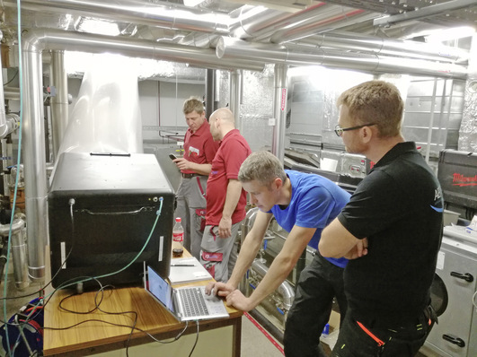 Mit der ersten Dichtheitsmessung der Luftleitungen wird die vorhandene Leckagemenge bestimmt.