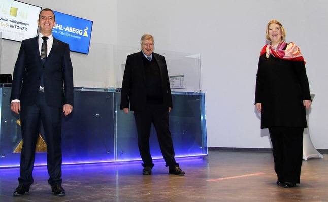 Generationenwechsel bei Ziehl-Abegg (von links). Dennis Ziehl (neuer Aufsichtsratsvorsitzender), Uwe Ziehl (bisheriger Aufsichtsratsvorsitzender) und Sindia Ziehl (neues Aufsichtsratsmitglied).