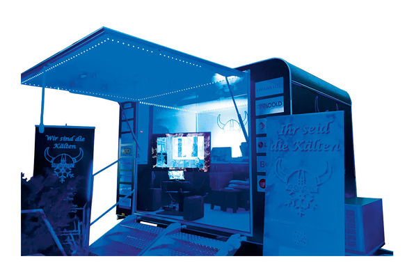 In blaues Licht getaucht