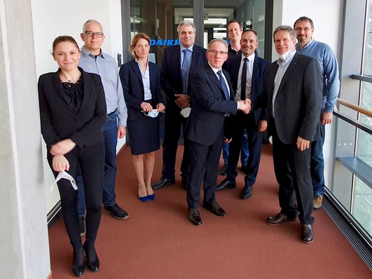 Managementteam nach dem Vertragsabschluss.