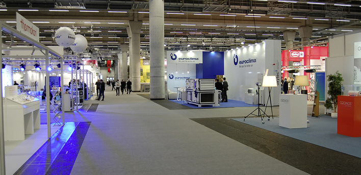 Breitere Gänge, kleine Stände – so präsentierte sich das Messekonzept der Indoor-Air in Frankfurt.