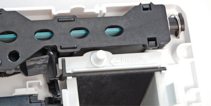 Dieses mechanische Sensorelement ermittelt den Feuchtegrad der Abluft.