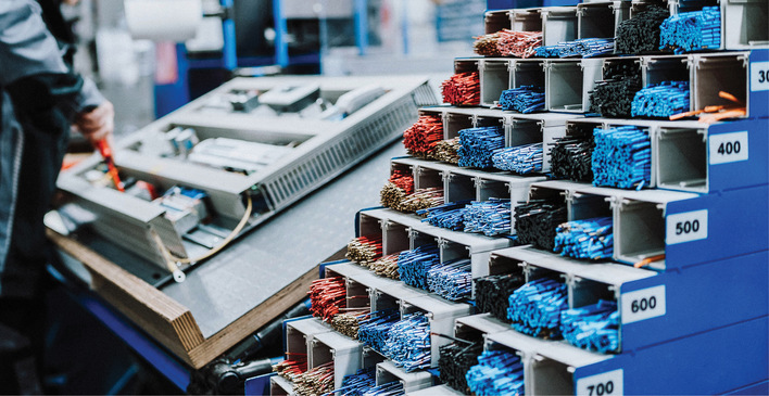 Die Inbetriebnahme eines RLT-Gerätes gestaltet sich am einfachsten, wenn eine eindeutige und professionelle Verkabelung für die notwendige ­Übersicht sorgt (Plug & Play).