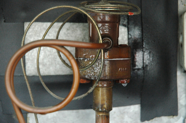 Die Lecksuche mit einem Prüfschaum, der so genannte „Blasentest“, gehört zu den ältesten Suchmethoden.