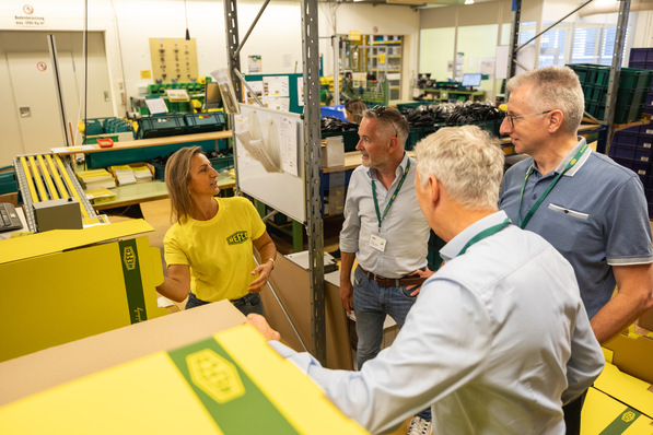 Refco - Vertriebspartner erhalten Einsicht in die Produktion und Fertigung beim Firmenrundgang