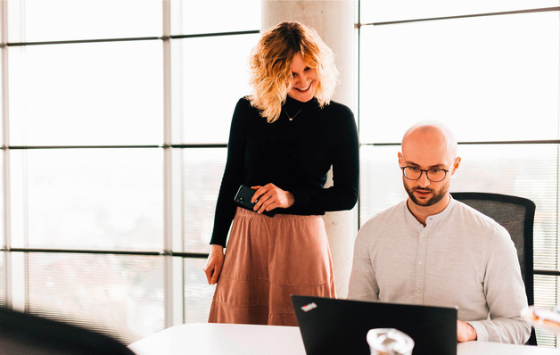 Richtig, falsch oder gar nicht reagieren - Social Media kann ein Minenfeld sein, aber auch eine soziale Verbindung.