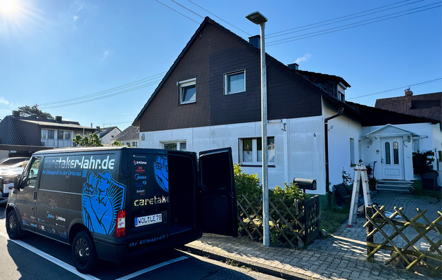 Wenn wie hier kein Heizungsrohrsystem verbaut ist, bleibt nur eine kosteneffiziente Alternative.