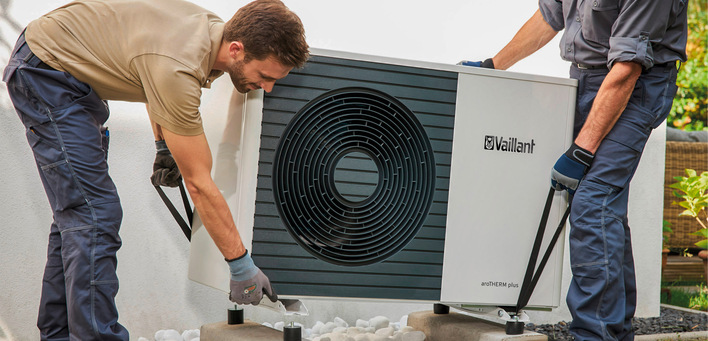 Für die Platzierung der Außengeräte von Luft- / Wasser-Wärmepumpen gibt es zahlreiche Aufstellungsvarianten. Dadurch bedingt wachsen die denkbaren Fehlerquellen.