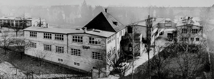 1934 gründete Martin Bitzer im schwä­bischen Sindel­fingen sein Unternehmen. Die Produktionsflächen wurden seitdem stetig vergrößert.