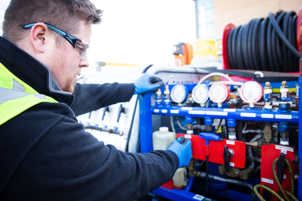 Mit bis zu 120 m Schläuchen und Hochleistungspumpen ist 
Rapid Recovery rund 10 x schneller als konventionelle Absauggeräte.