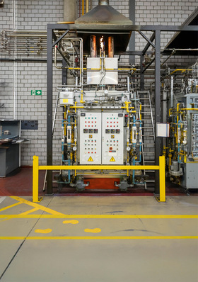 Mithilfe einer Großwärmepumpe kann  Produktionsabwärme für die Gebäudeheizung nutzbar gemacht werden.