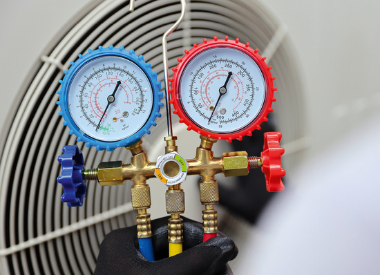 Bei der Verwendung von „alten“ wie auch von „neuen“ Kältemitteln müssen einige aktuelle Vorschriften beachtet werden.