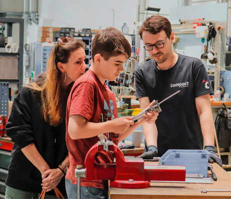 Technik zum Anfassen - Bei verschiedenen Mitmachstationen konnten Besucher ihre handwerklichen Fertigkeiten testen