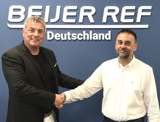 Mario Schemann (re.) übernimmt die Geschäftsführung der coolair Klimasysteme GmbH und der Beijer Ref Deutschland GmbH, der bisherige Geschäftsführer Jörg Butke (li.) berät beide Unternehmen zukünftig.