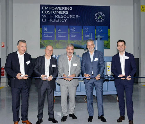 Sie eröffneten die neue Montagelinie für Kolbenkompressorenpakete am GEA-Standort Izmir (v. li. n. re.): Thomas Strotkoetter (GEA, Senior Vice President Business Unit Compression Technologies, Heating & Refrigeration Technologies), Ilker Damar (GEA Turkey, Senior Director Division Heating & Refrigeration Technologies, Western Europe Middle East), Stefan Klebert (CEO GEA Group), Alvaro Martinez (CEO, GEA Western Europe Middle East, Latin America) und Kai Becker (CEO, GEA Heating & Refrigeration Technologies).