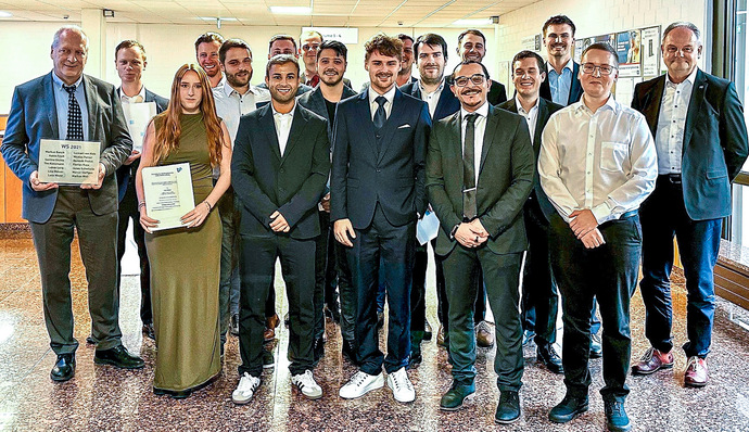 Diese Studierenden haben ihren Bachelor-Abschluss bereits in der Tasche: ­Verabschiedung von 15 Absolventen und einer Absolventin im September 2024 an der ESaK.