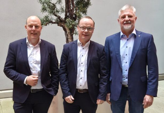 Sie bilden nun die Spitze des RLT-Herstellerverbands (v.li.): Frank Ernst, Geschäftsführer; Martin Alofs, Vorstandsvorsitzender, Trox SE; Harald Luger, stellv. Vorstandsvorsitzender, Walter Bösch GmbH & Co KG .