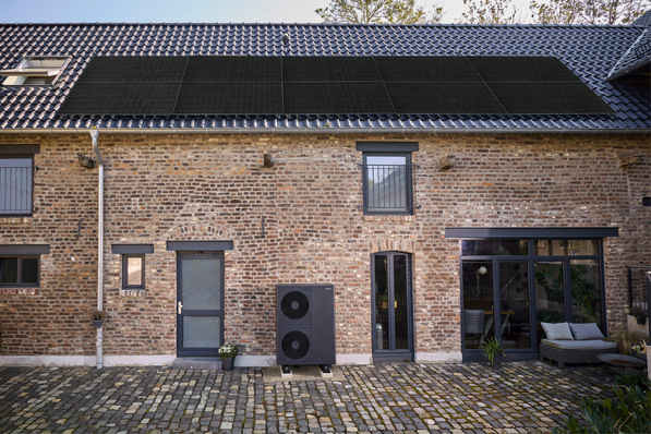 Generell lohnt sich ein Blick auf die Serienausstattung einer Wärmepumpe. Denn die später in der Regel ohnehin benötigte und gewünschte Ausrüstung muss sonst zusätzlich bezahlt werden.