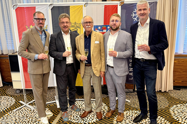 Von links: LIK-Obermeister Markus Freund, Jörg Peters, Manfred Seikel (Vorgänger von Jörg Peters), Manuel Bloss, LIK-Geschäftsführer Michael Gölz.