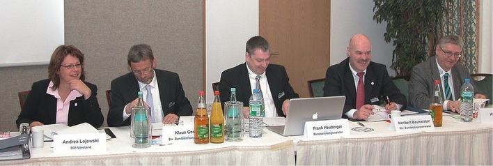 Der alte und neue Vorstand: Andrea Lojewski, Klaus Gering, Frank Heuberger, Heribert Baumeister und Wilfried Otto