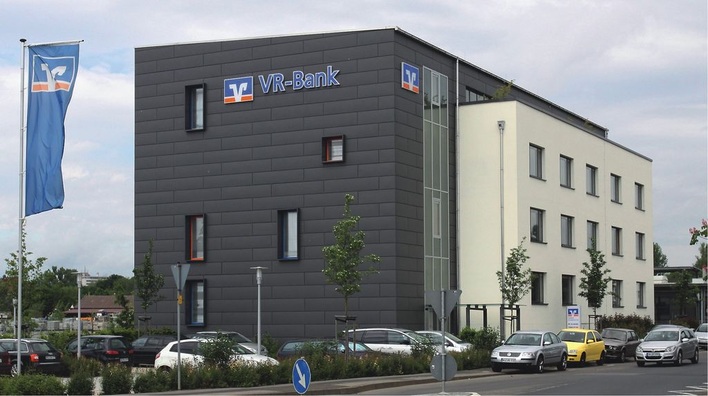 Vom Möbelhaus zum Finanz-Center: Die Volks- und Raiffeisenbank e. G. Schweinfurt-Land überzeugt nach dem Umbau mit einem extrem niedrigen Gesamtenergieverbrauch