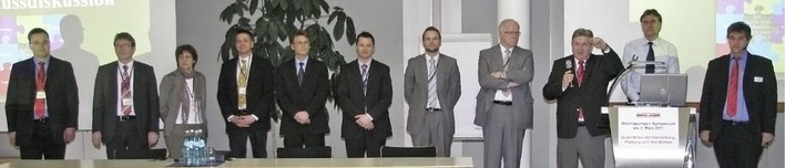 Die Referenten bei der Abschlussdiskussion (v. l.): Colling, Schäfer, Rust, Nick, v. Brandis, Kaiser, Eschmann, Kirsch, Wyzgal, Staudt und der Moderator Rainer Burger