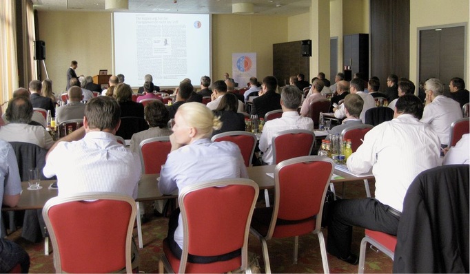 Günther Mertz, bereits seit 25 Jahren FGK-Geschäftsführer, informierte in seinem Vortrag die mehr als 70 Teilnehmer des 6. Klima-Tages unter anderem über die politischen Missstände der Energiewende.