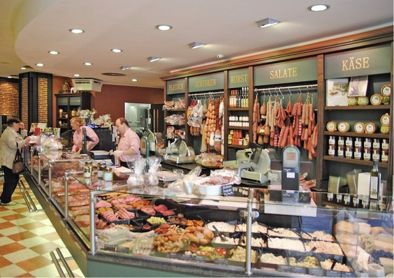 In die vorhandene Abluftanlage des Fleischer-Fachgeschäfts Hidding in Münster wurde unter beengten Verhältnissen in die Zwischendecke des Verkaufsraums ein Plasmatechnik-Modul von Bäro eingebaut.