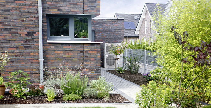 Der Markt für Luft-Wärmepumpen wächst weiter deutlich, während die Absatzzahlen von Erd-Wärmepumpen bestenfalls stagnieren.